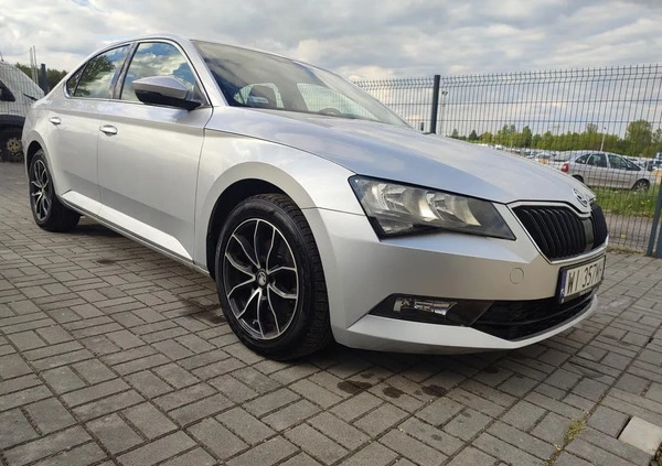 Skoda Superb cena 69000 przebieg: 80400, rok produkcji 2017 z Serock małe 121